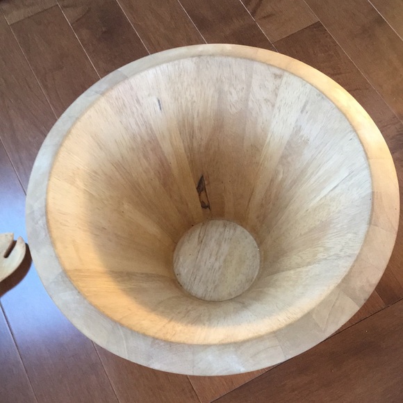 Beautiful Large Wood Salad Bowl and servers - Picture 3 of 4